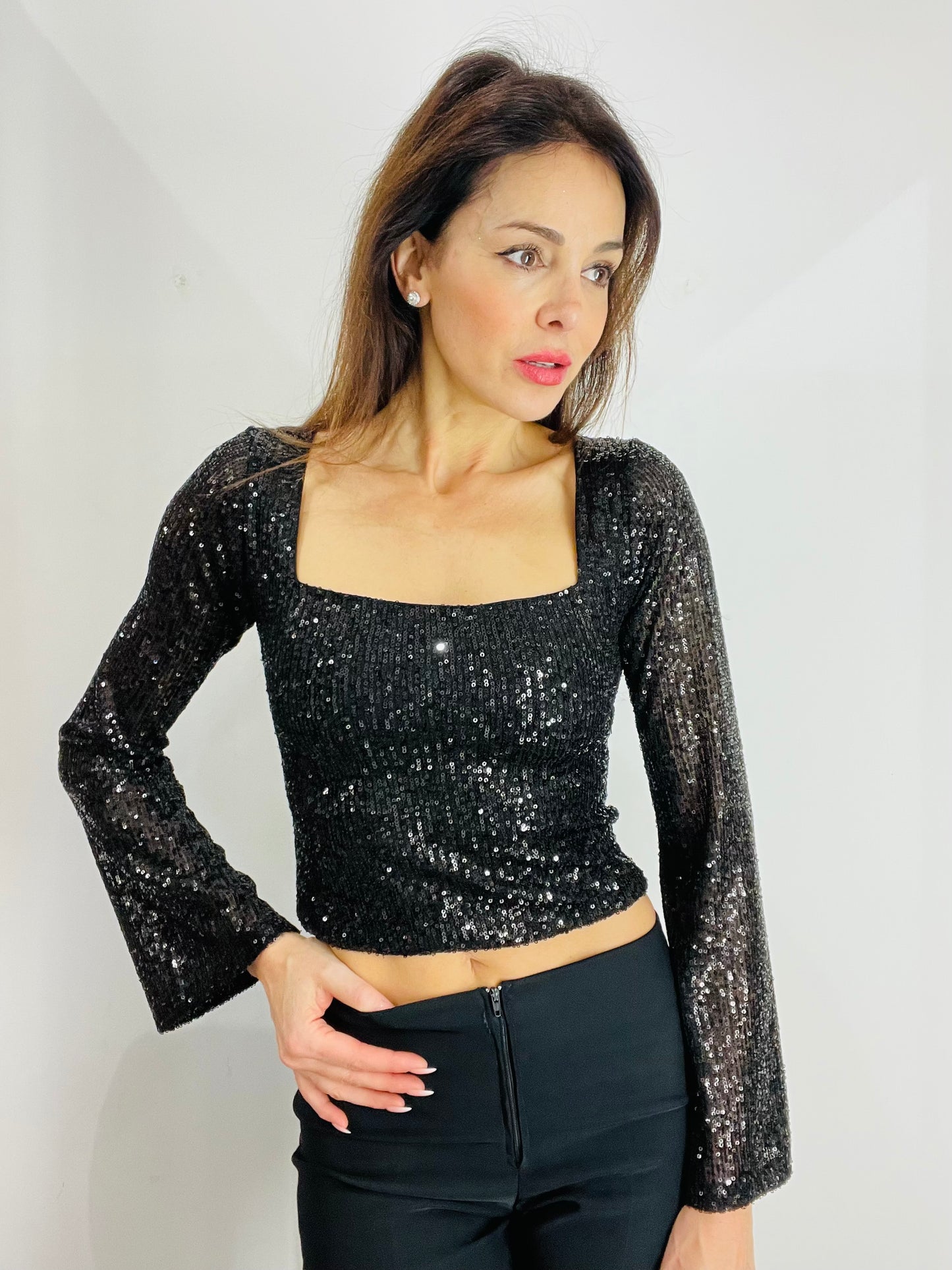 MAGLIA PAILLETTES SCOLLO QUADRATO
