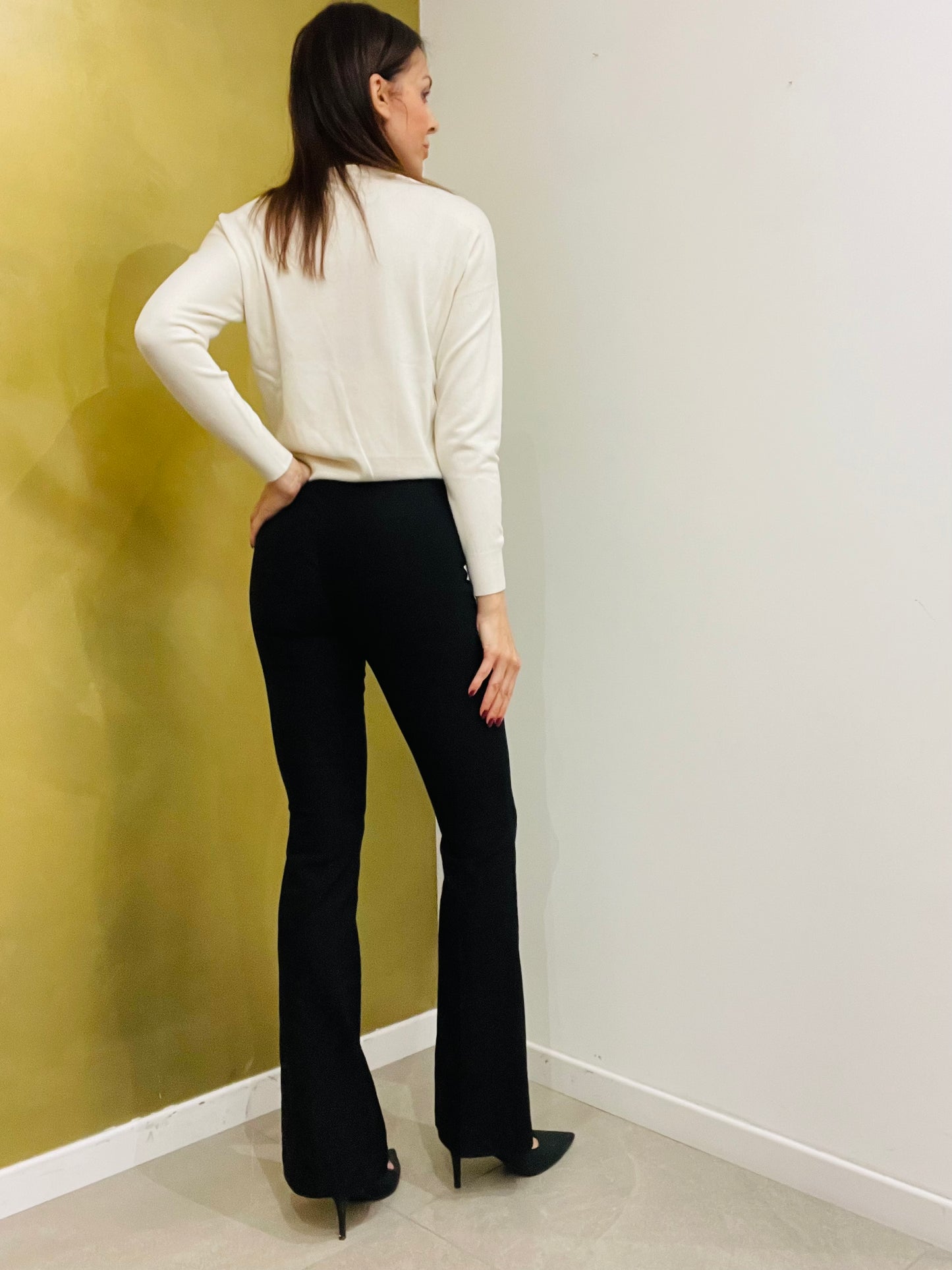 PANTALONE ADERENTE FLARE