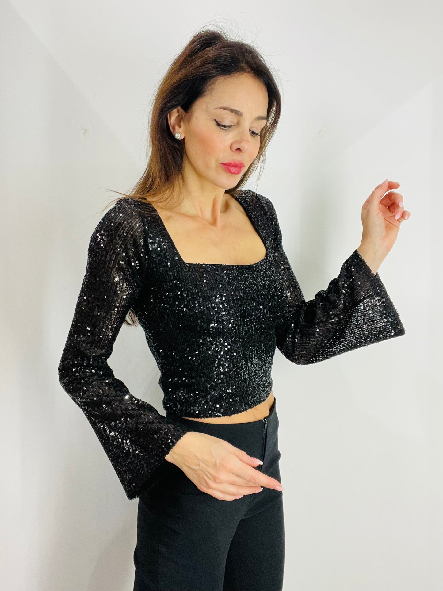 MAGLIA PAILLETTES SCOLLO QUADRATO