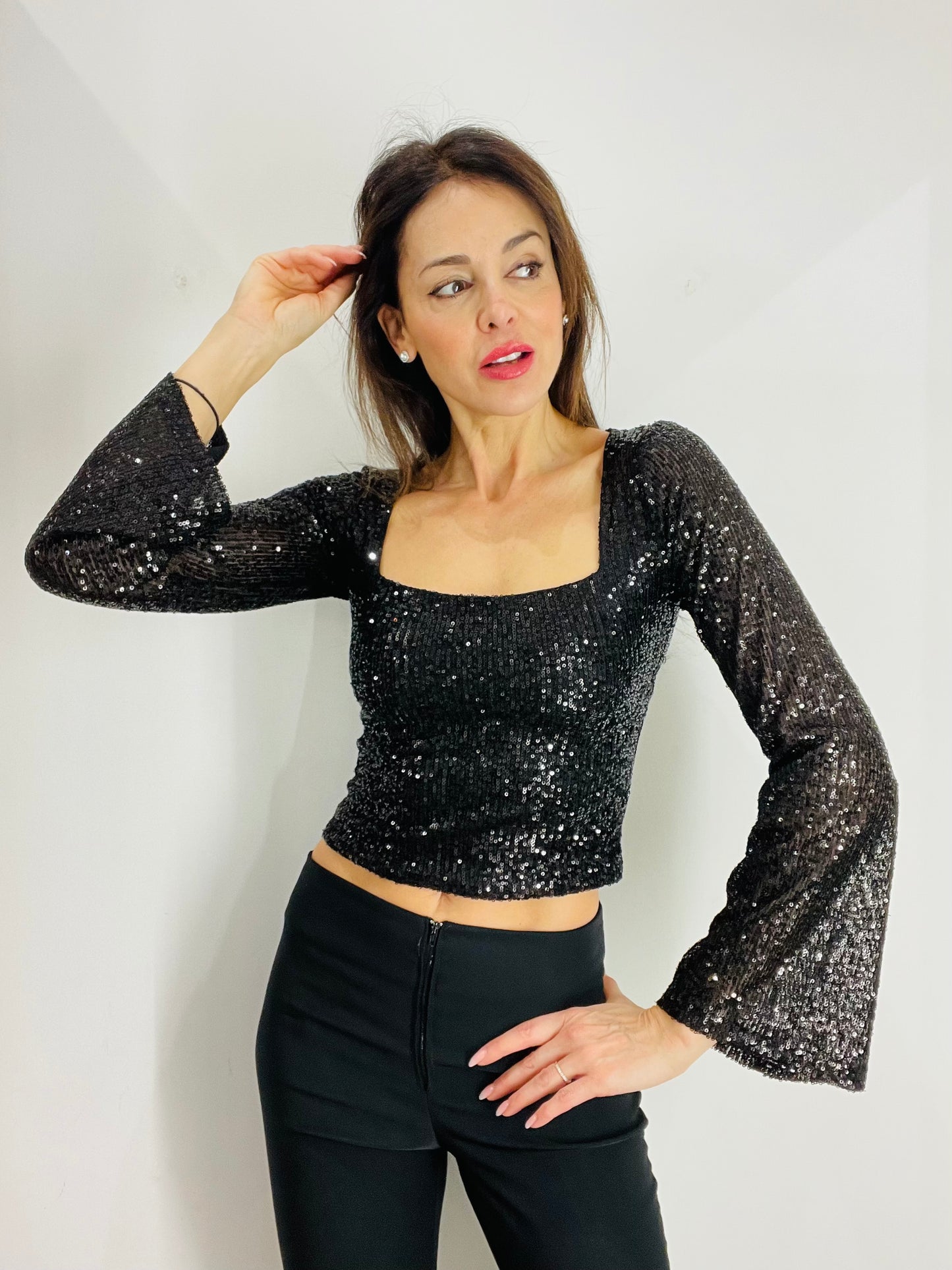 MAGLIA PAILLETTES SCOLLO QUADRATO
