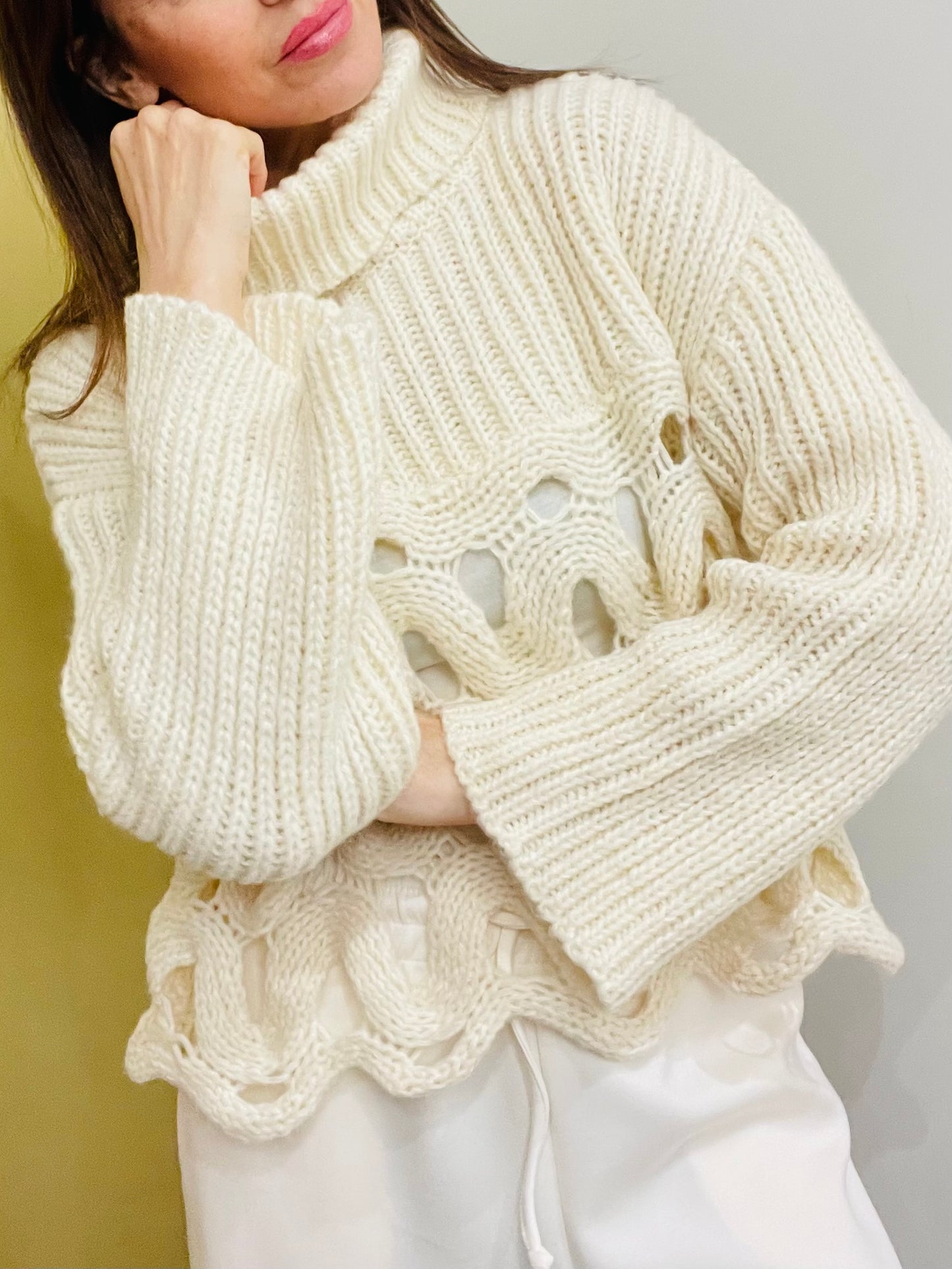 MAGLIONE TRAFORATO COLLO CIAMBELLA