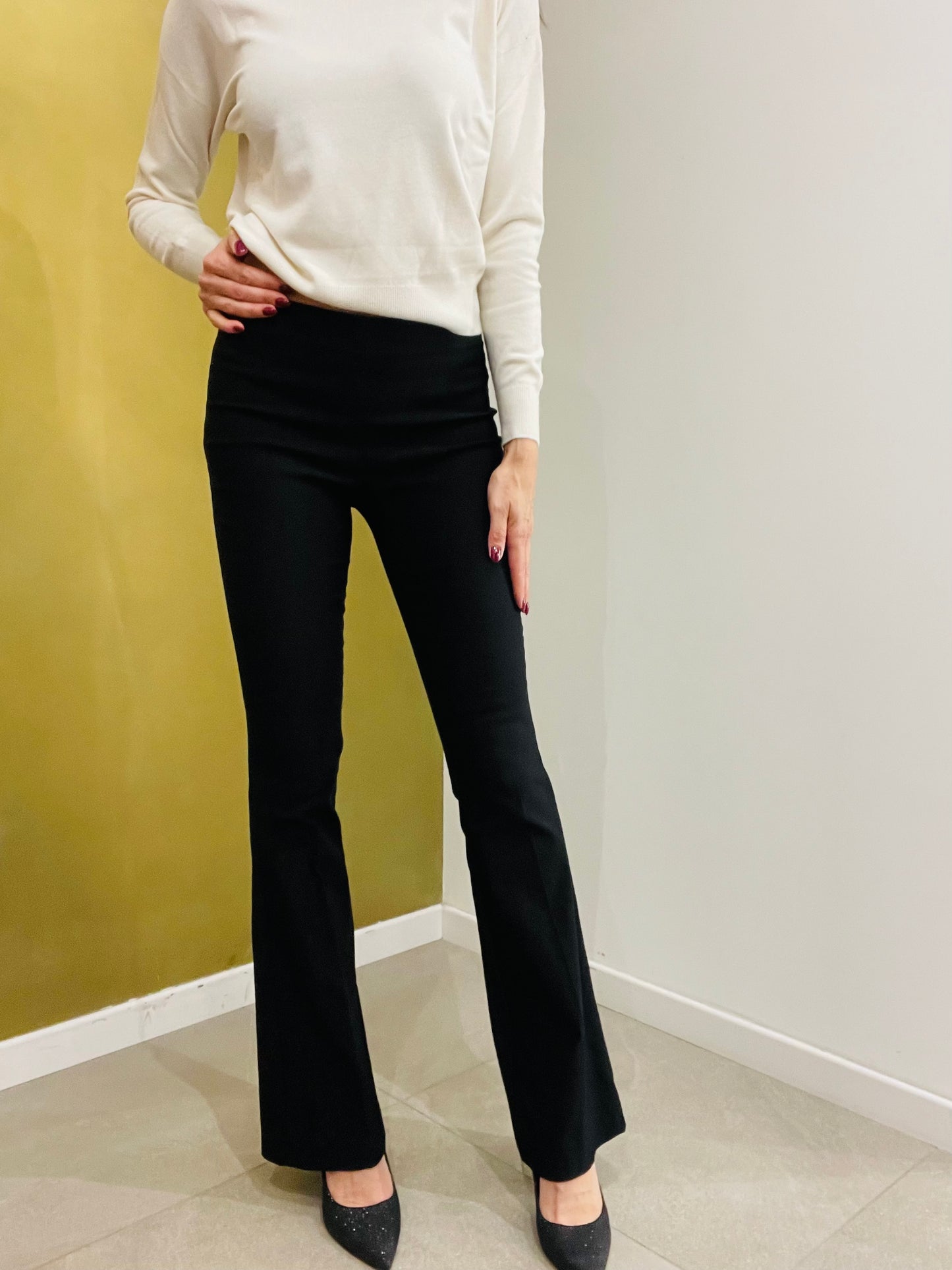 PANTALONE ADERENTE FLARE