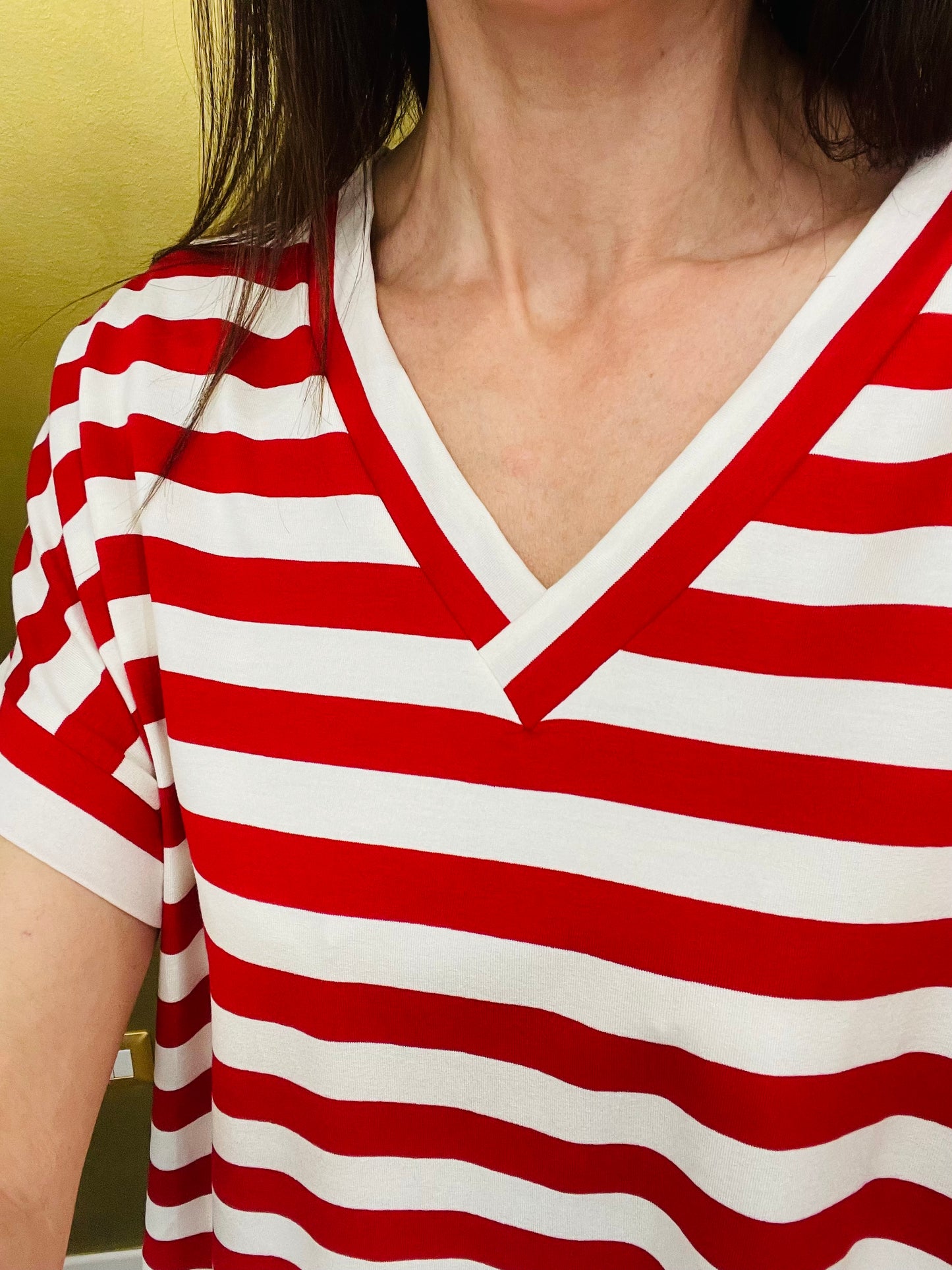 T-SHIRT RIGHE SCOLLO A V