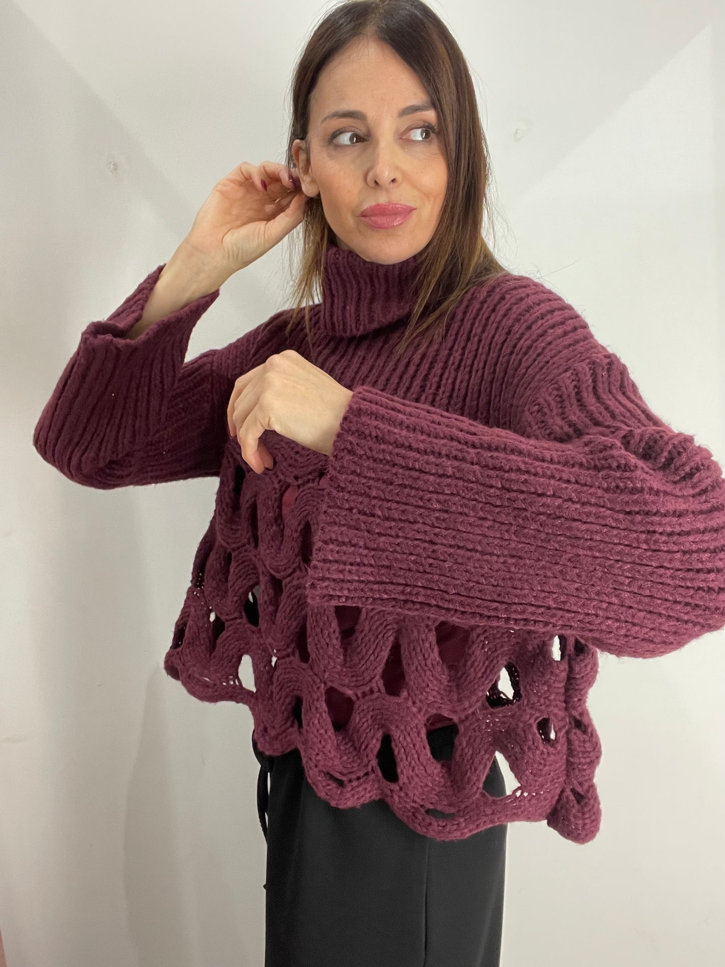 MAGLIONE TRAFORATO COLLO CIAMBELLA