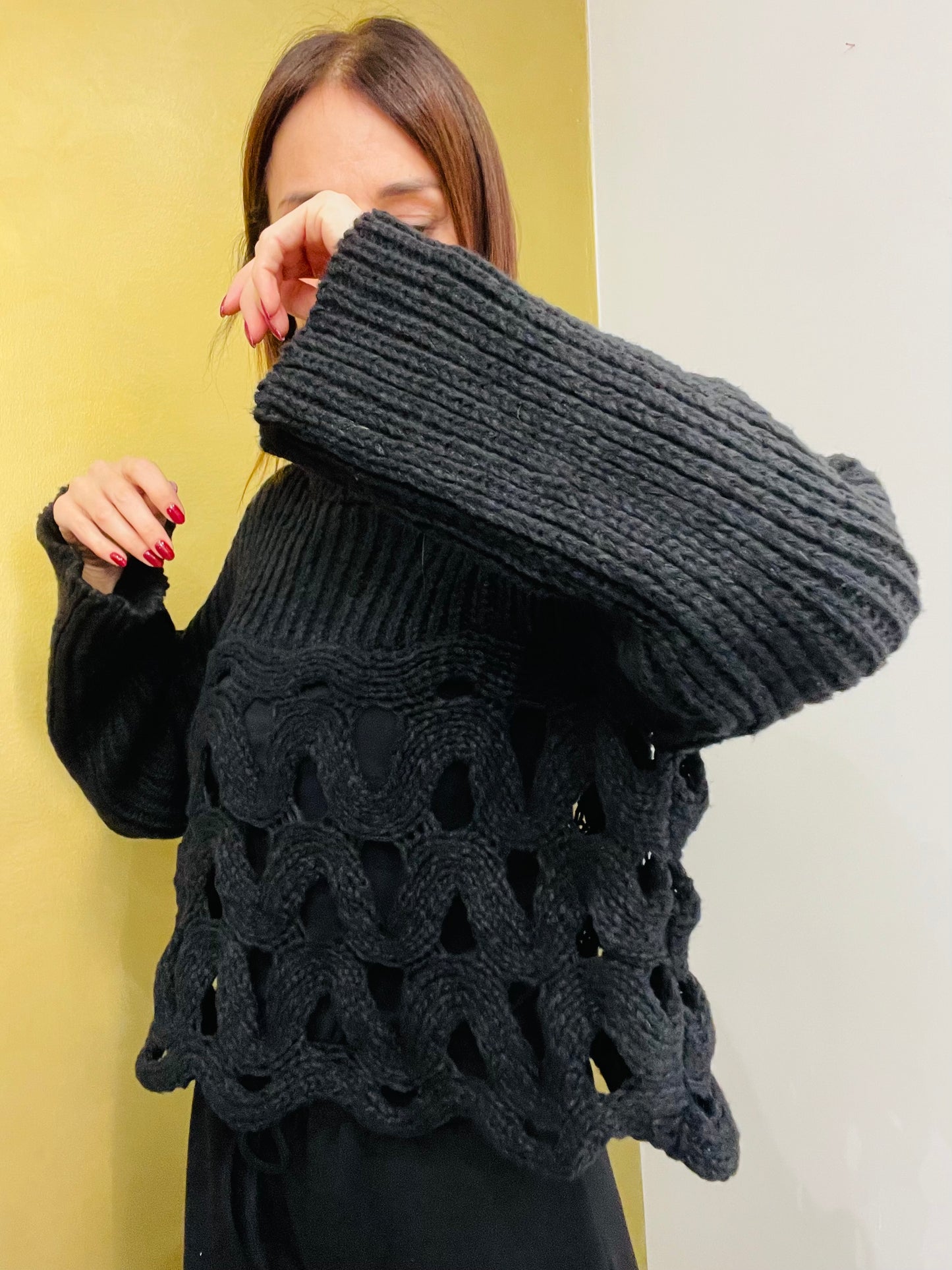 MAGLIONE TRAFORATO COLLO CIAMBELLA
