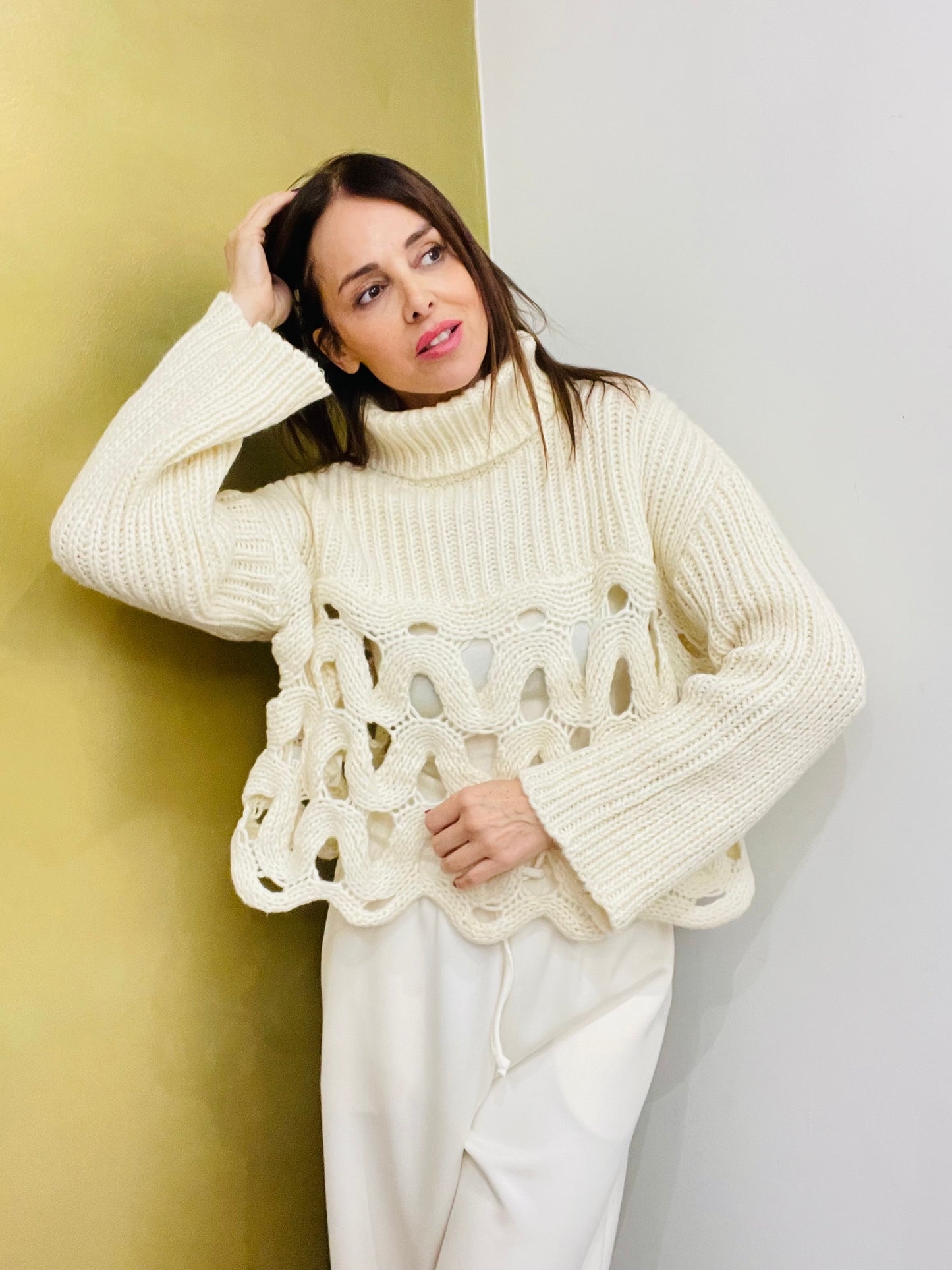 MAGLIONE TRAFORATO COLLO CIAMBELLA
