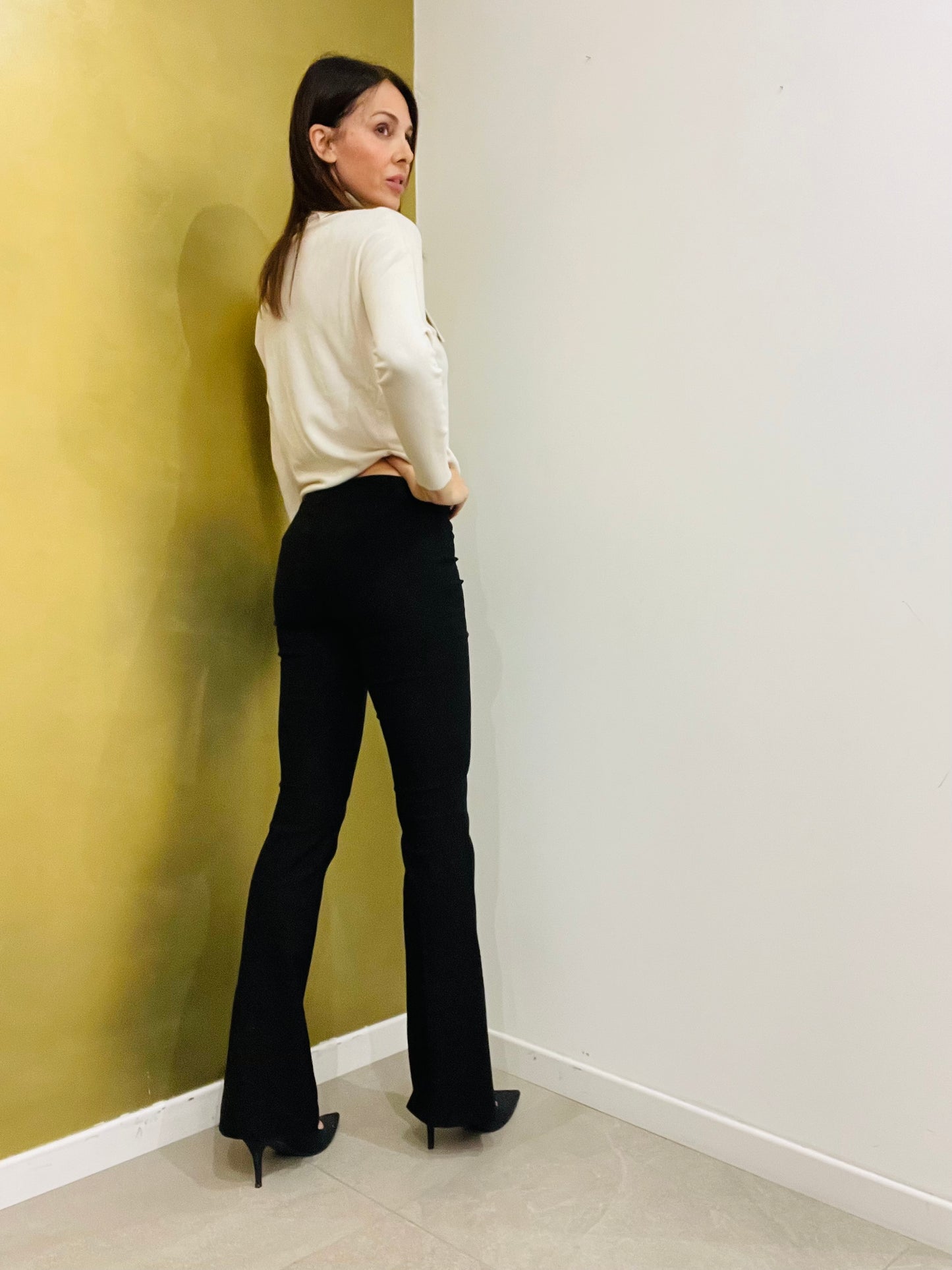 PANTALONE ADERENTE FLARE