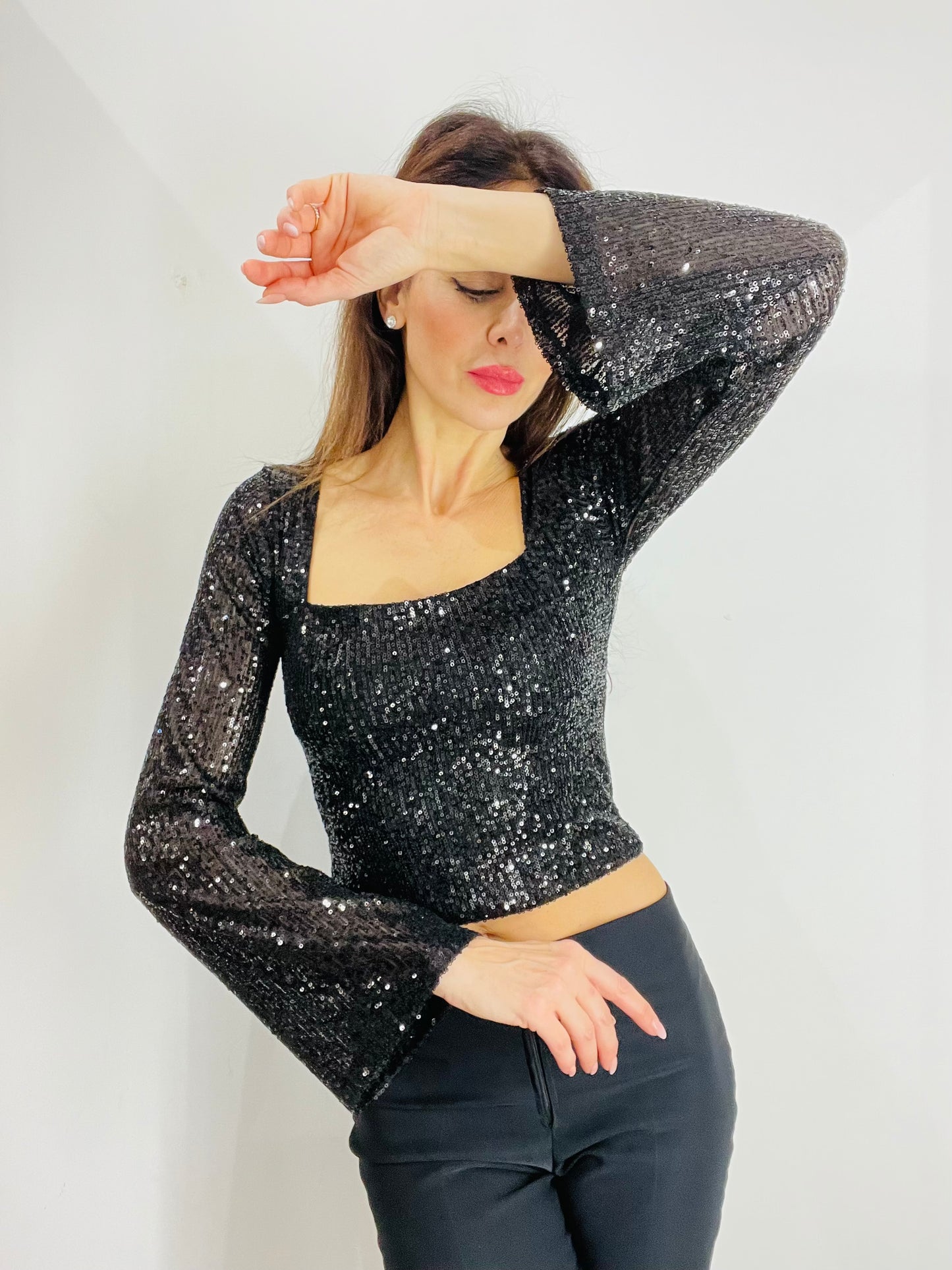 MAGLIA PAILLETTES SCOLLO QUADRATO