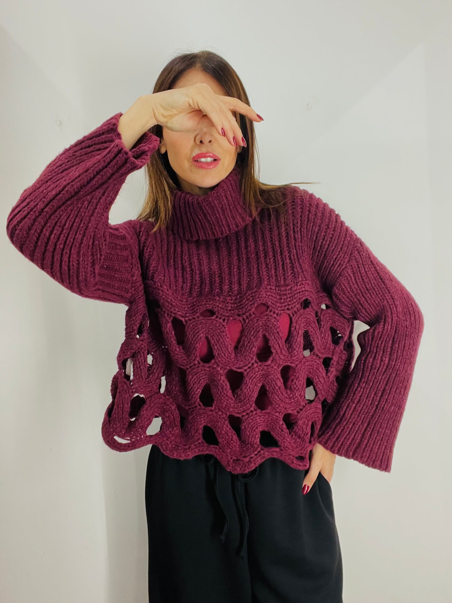 MAGLIONE TRAFORATO COLLO CIAMBELLA