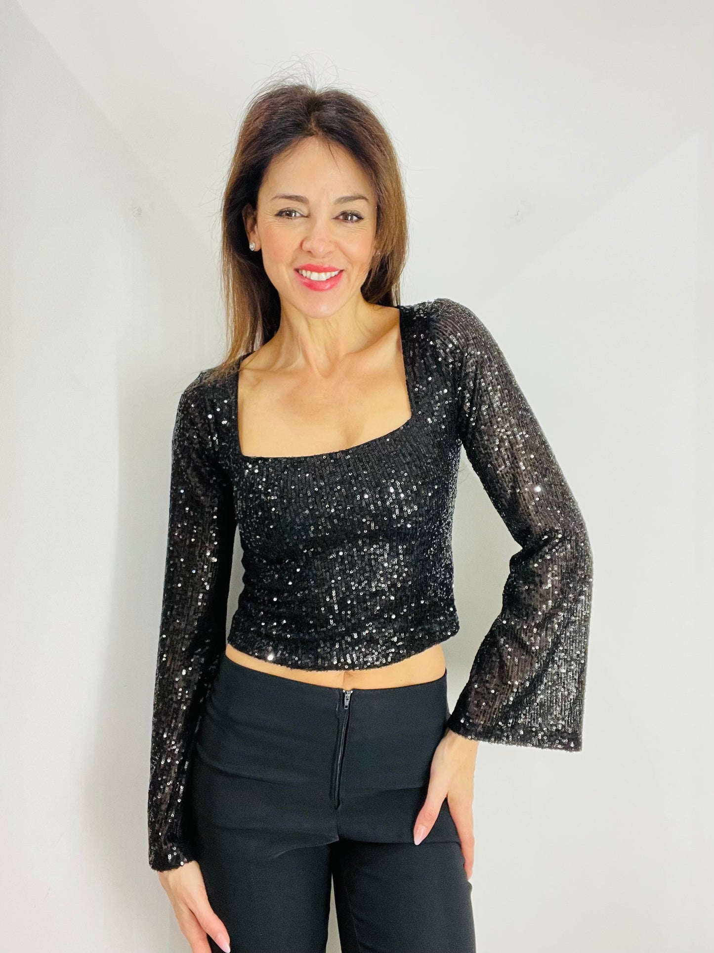MAGLIA PAILLETTES SCOLLO QUADRATO