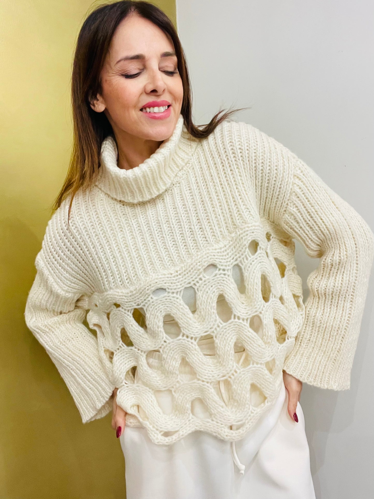 MAGLIONE TRAFORATO COLLO CIAMBELLA