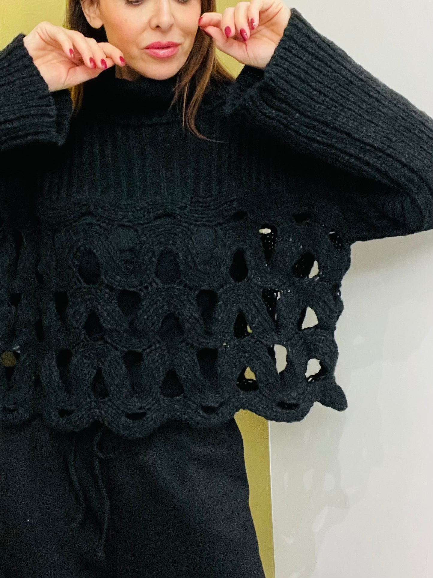 MAGLIONE TRAFORATO COLLO CIAMBELLA