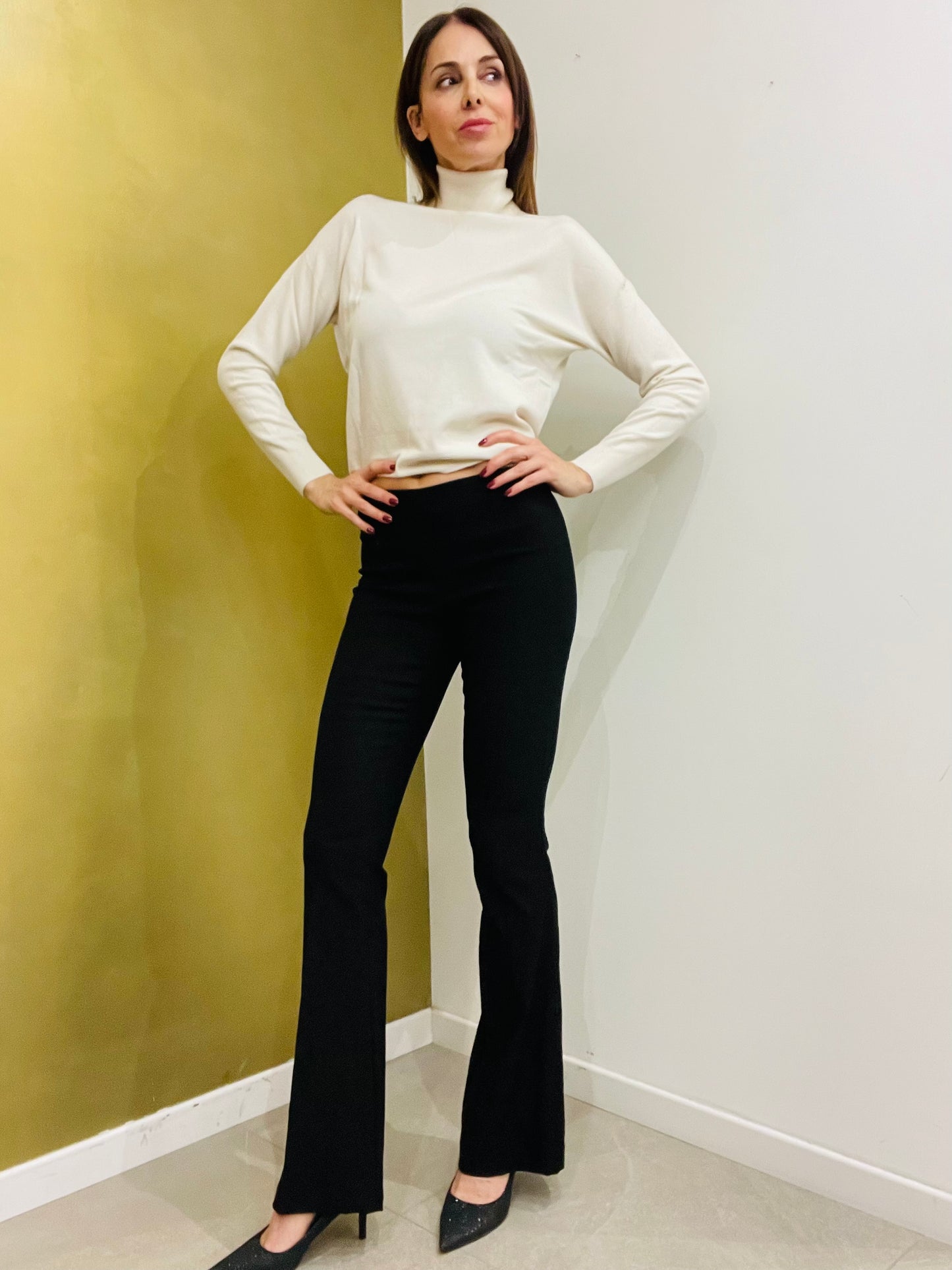PANTALONE ADERENTE FLARE