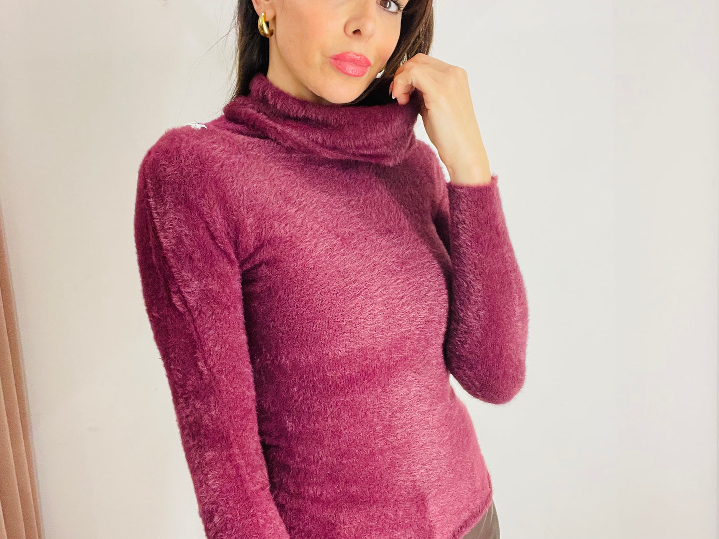 MAGLIA  PELOSETTA COLLO CIAMBELLA