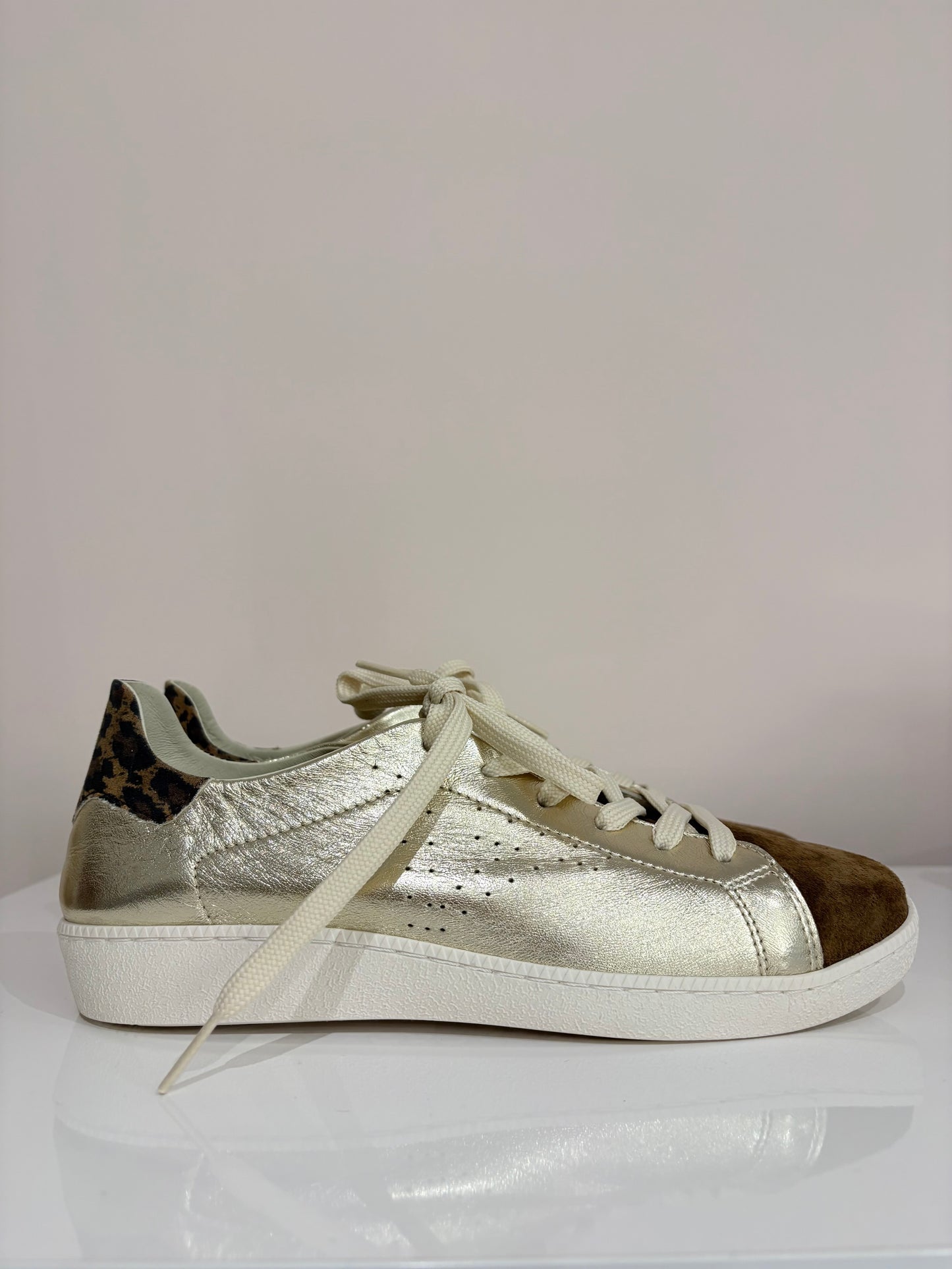 SNEAKERS PLATINO