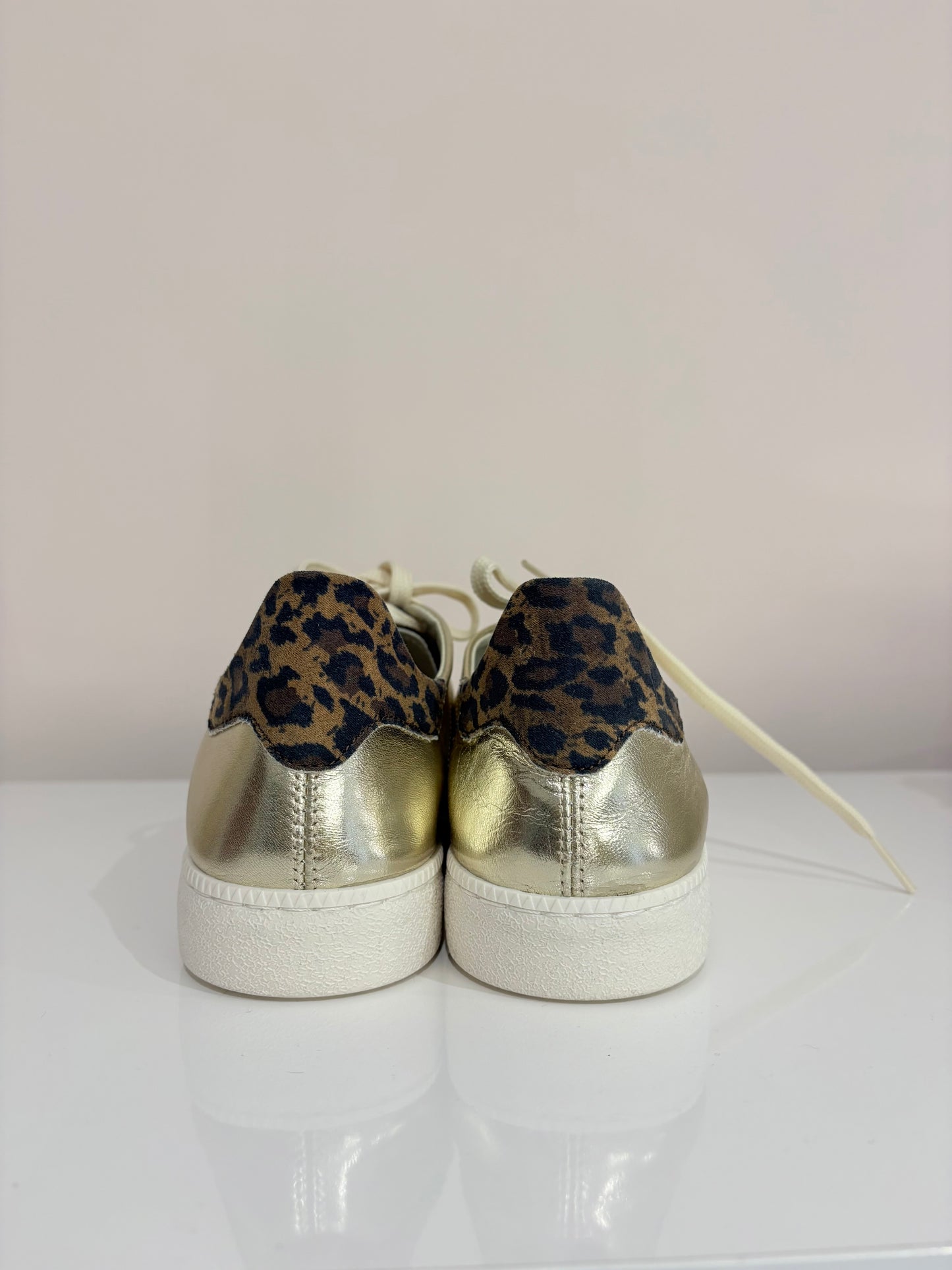 SNEAKERS PLATINO