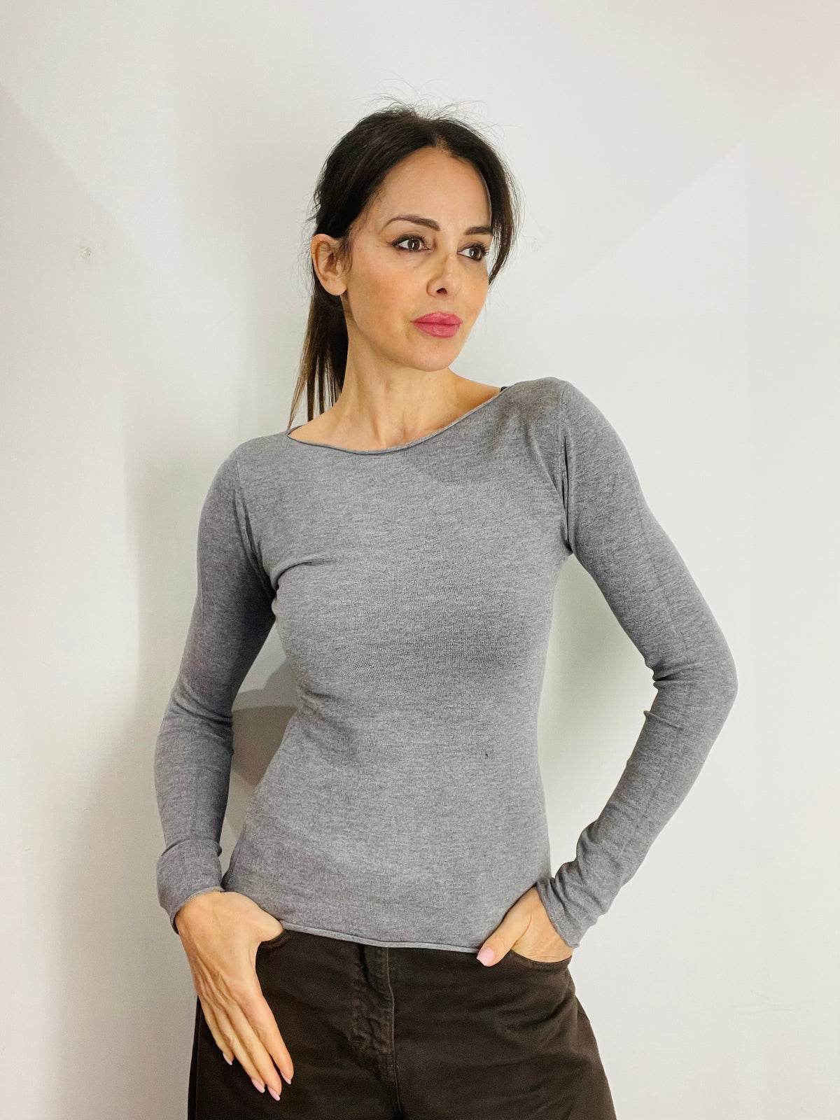 MAGLIA BASIC SCOLLO BARCHETTA