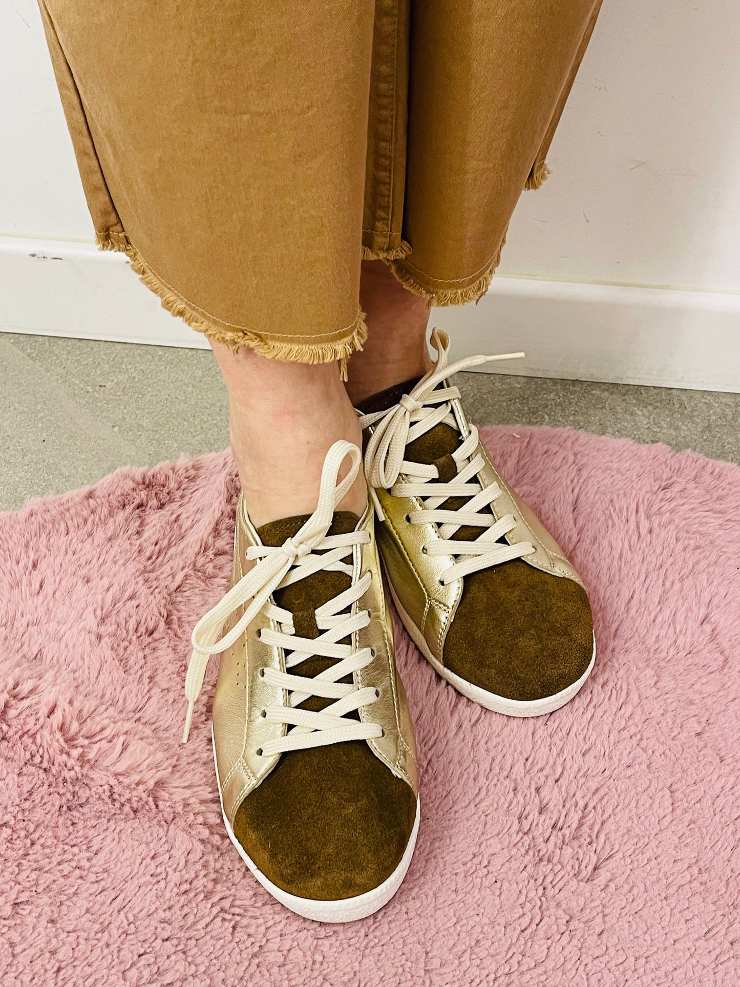 SNEAKERS PLATINO
