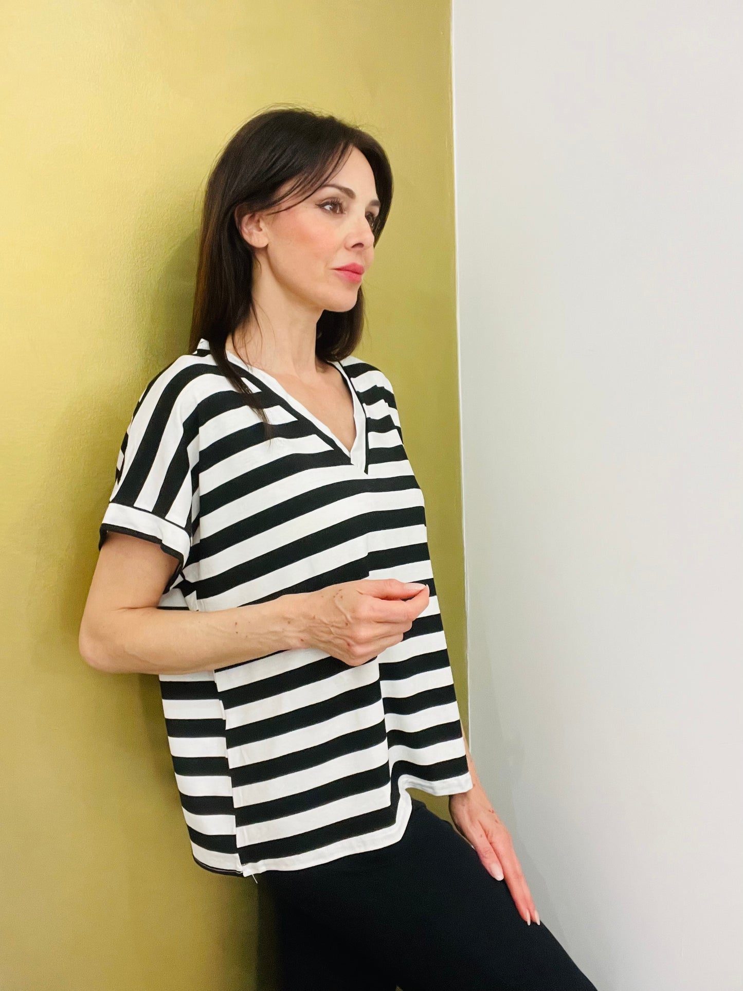 T-SHIRT RIGHE SCOLLO A V
