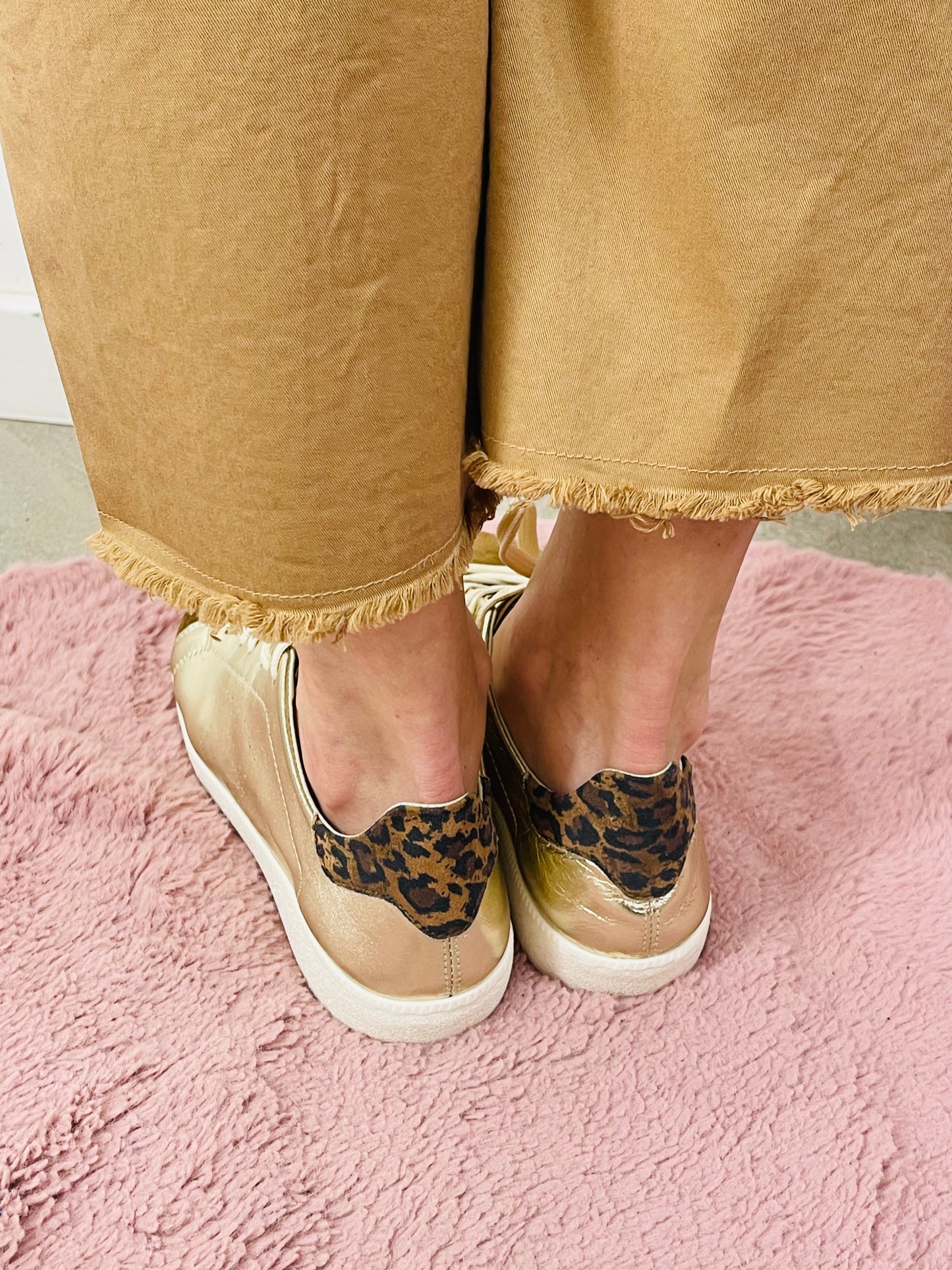 SNEAKERS PLATINO