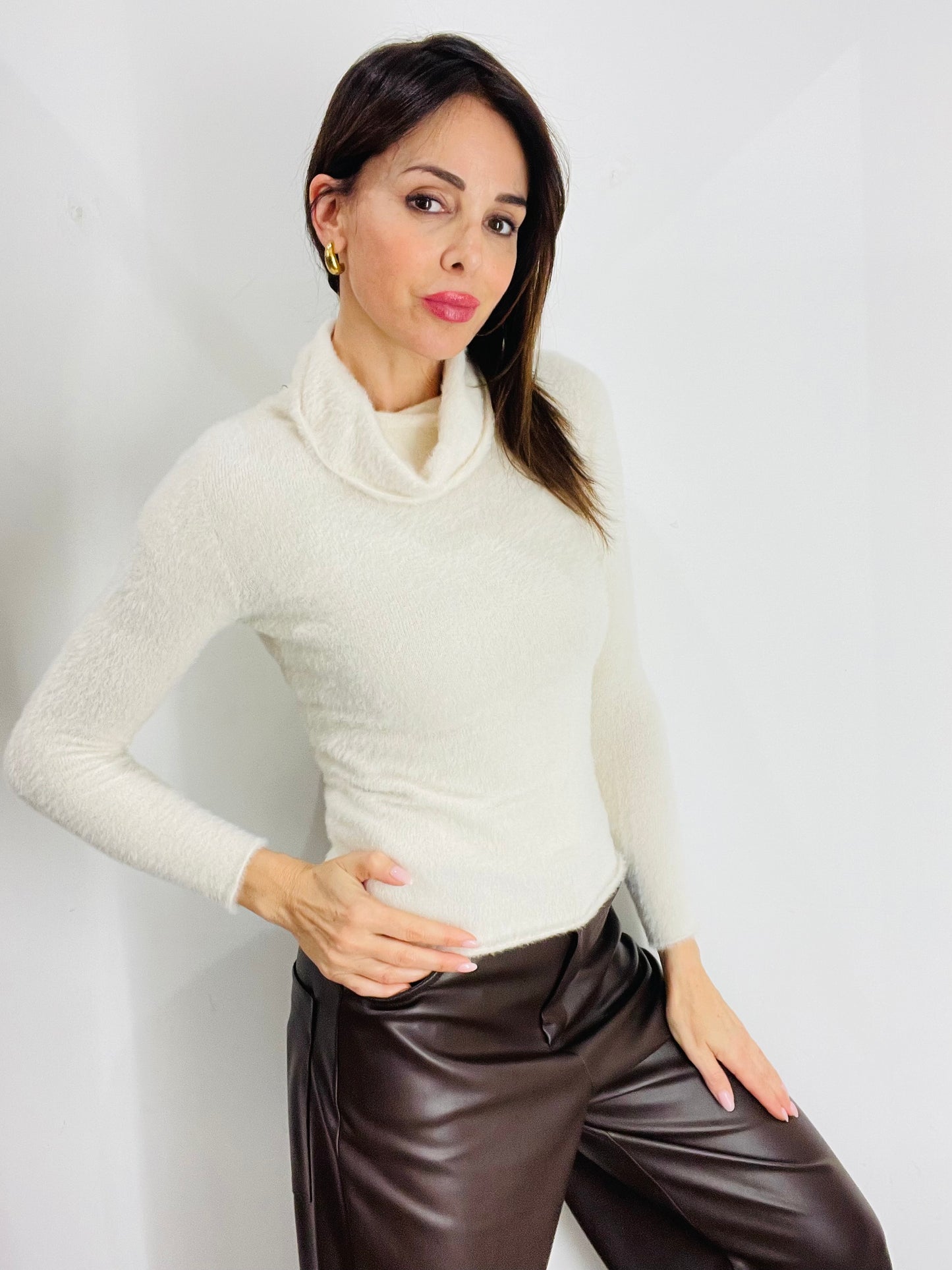 MAGLIA  PELOSETTA COLLO CIAMBELLA