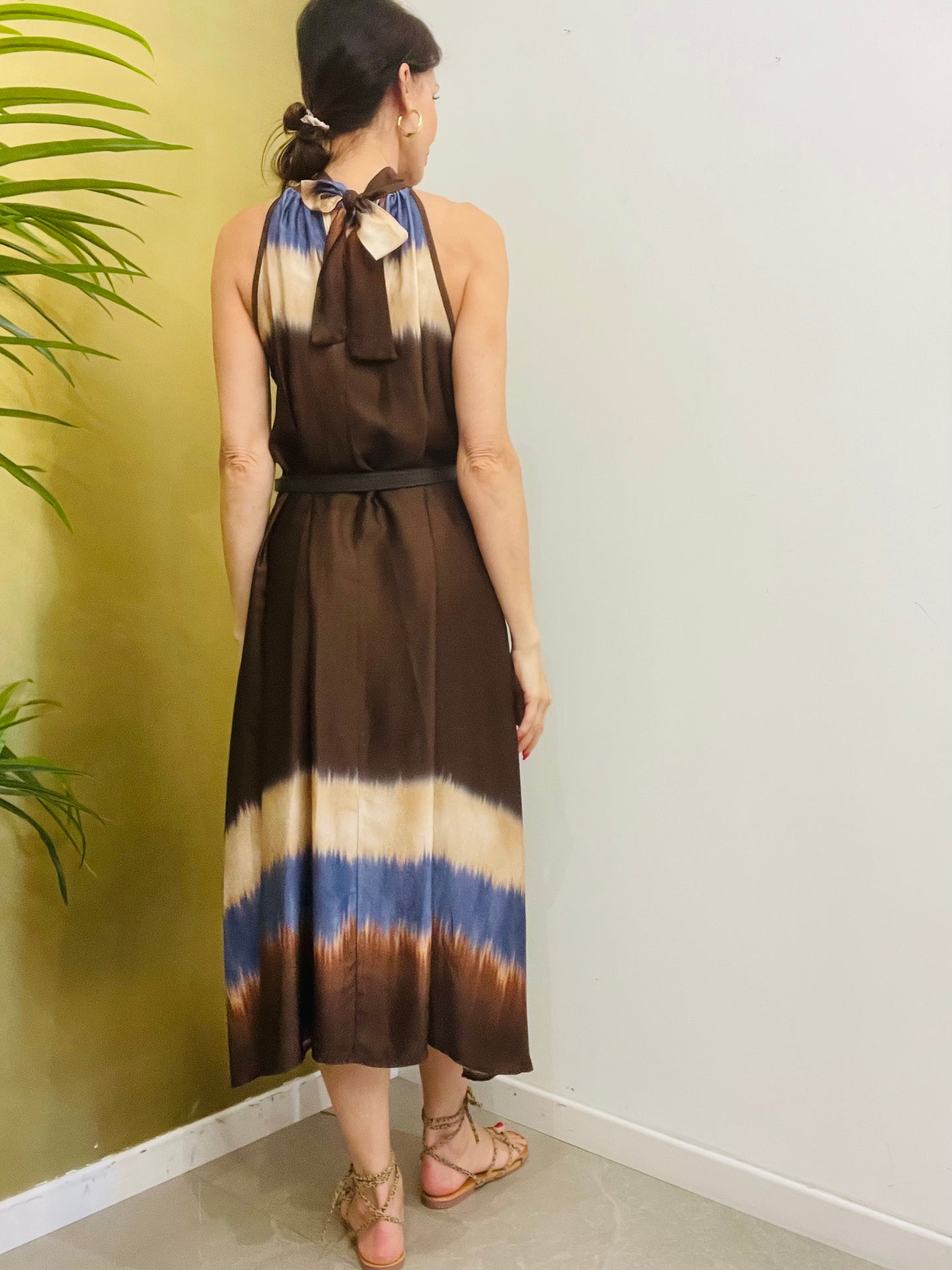 ABITO FANTASIA CON SCOLLO ALL’AMERICANA