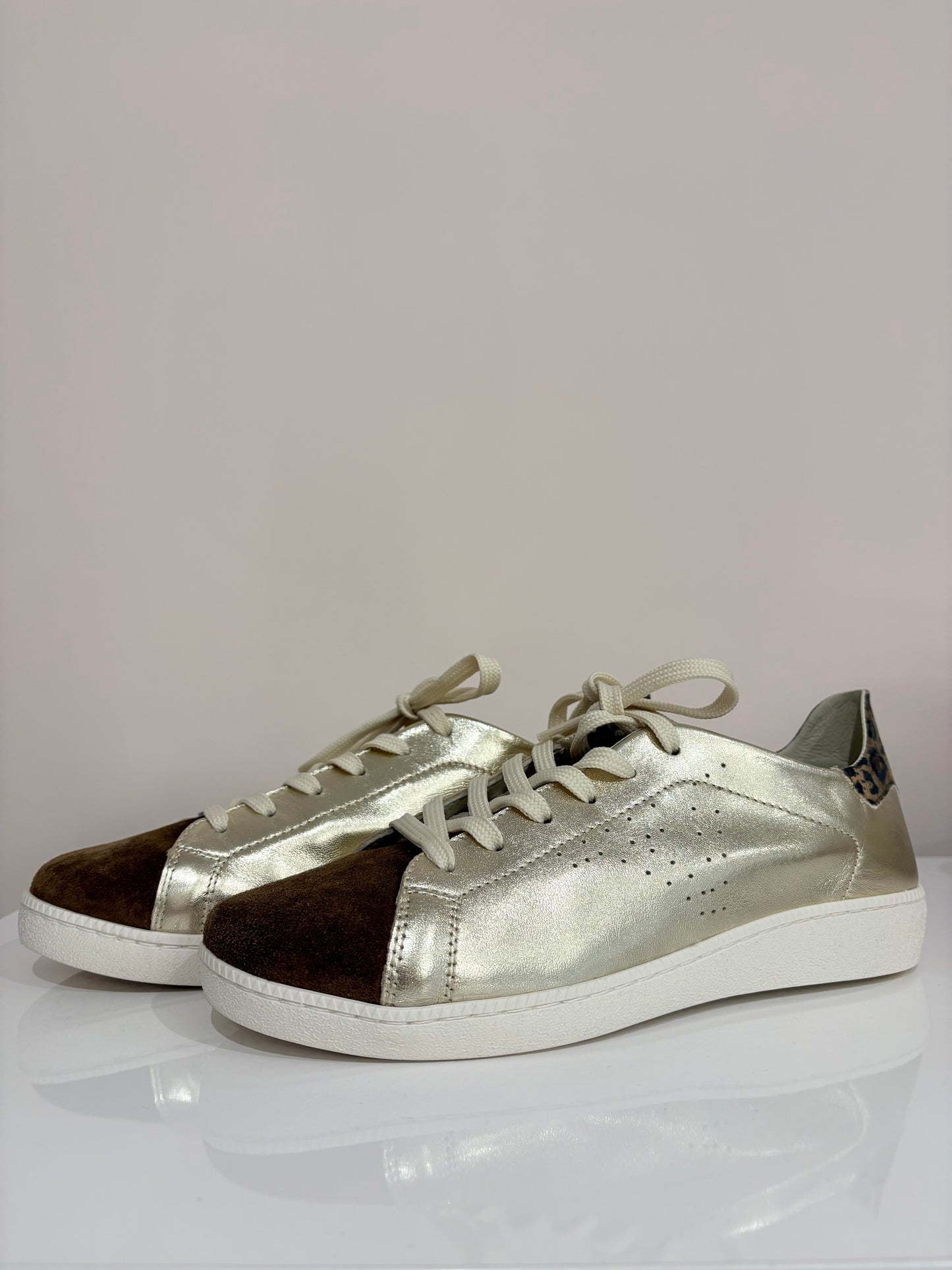 SNEAKERS PLATINO