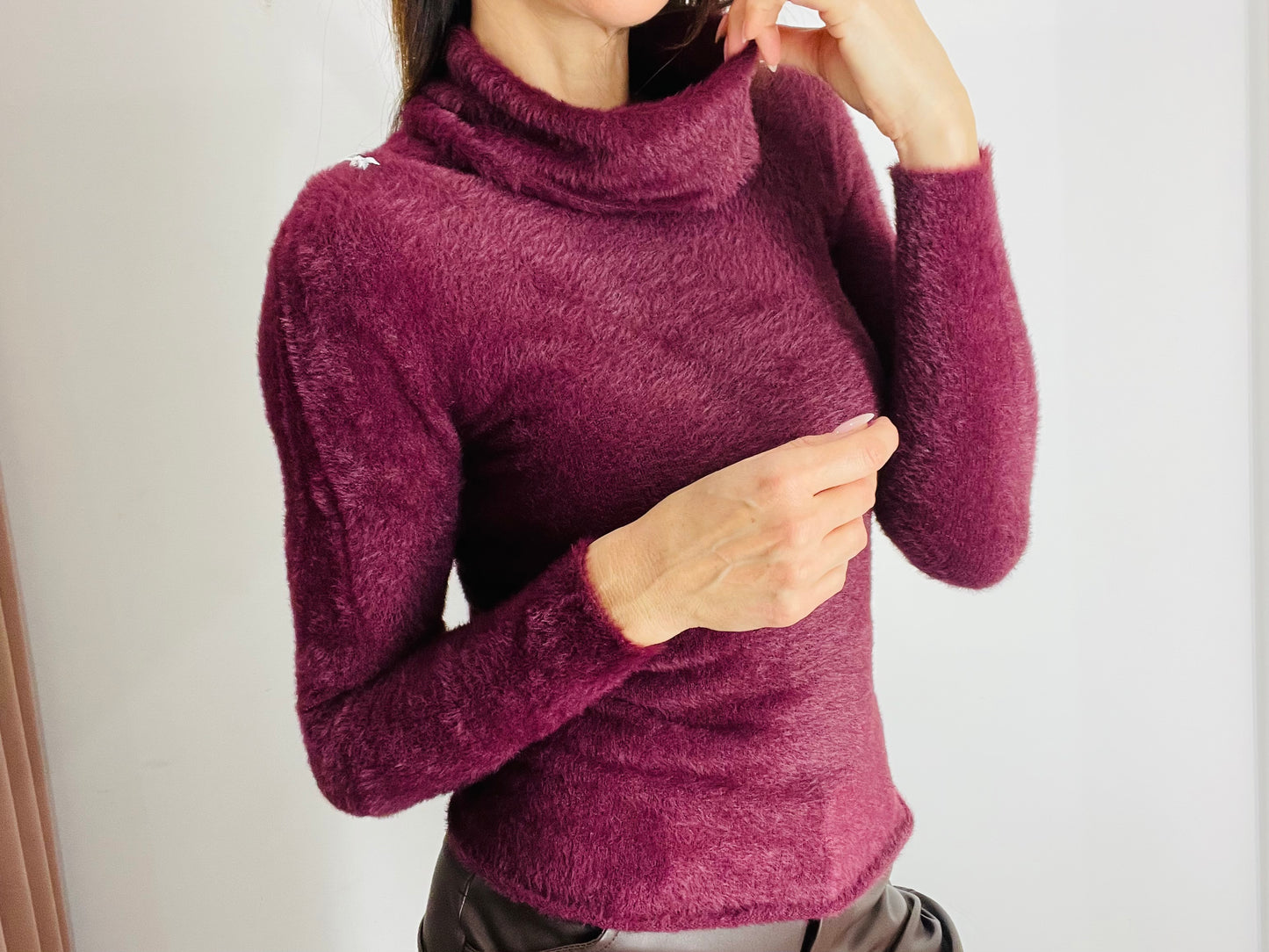 MAGLIA  PELOSETTA COLLO CIAMBELLA