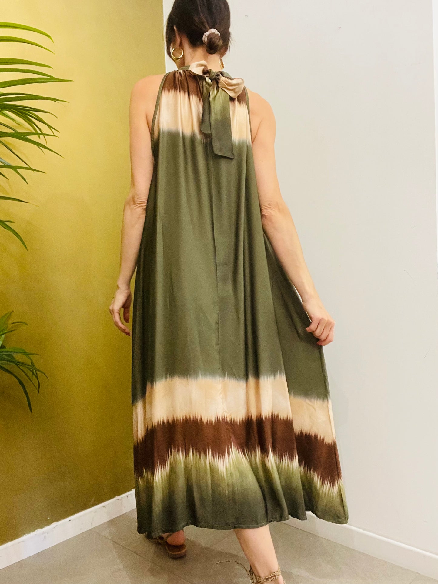 ABITO FANTASIA CON SCOLLO ALL’AMERICANA