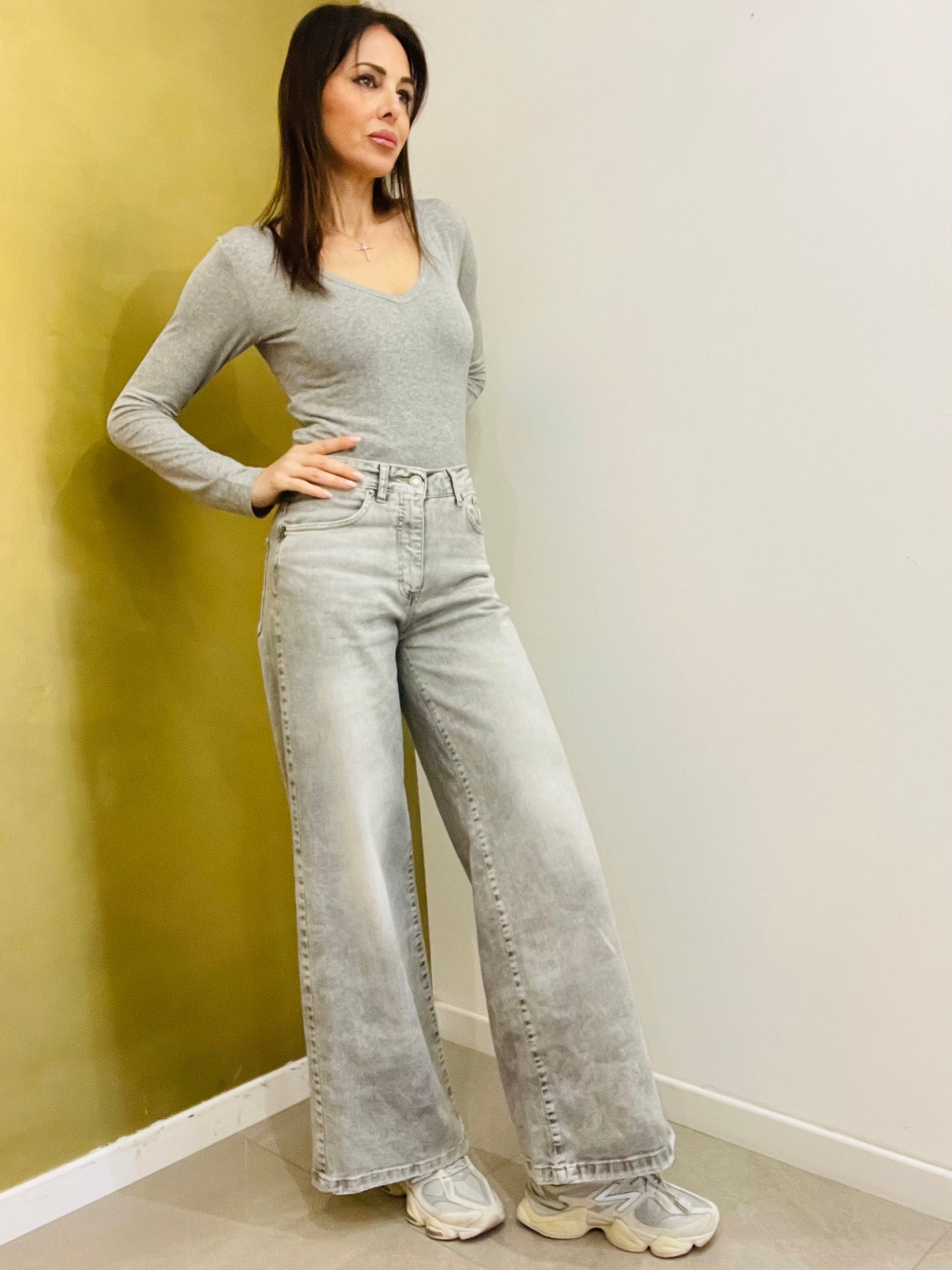 JEANS A PALAZZO MOTEL