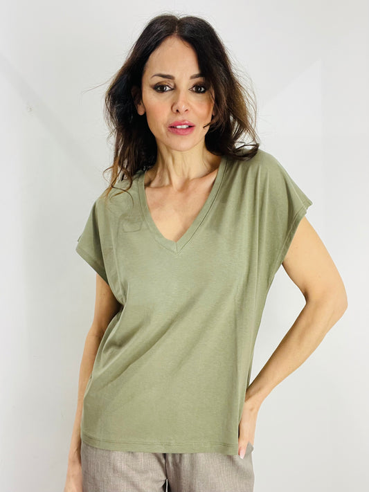 T-SHIRT SCOLLO A V