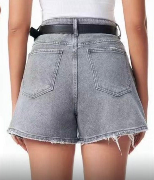 SHORTS IN JEANS