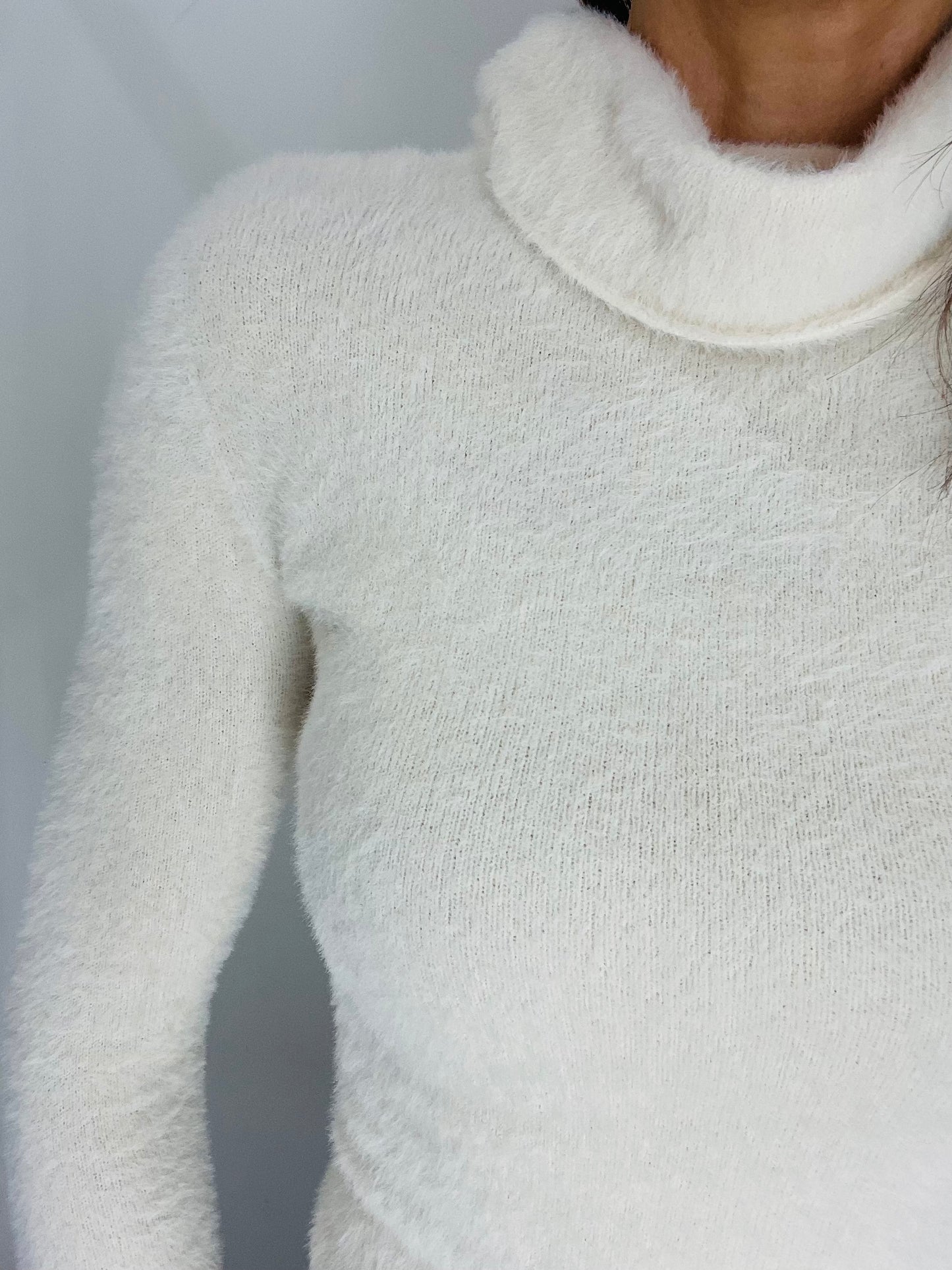 MAGLIA  PELOSETTA COLLO CIAMBELLA