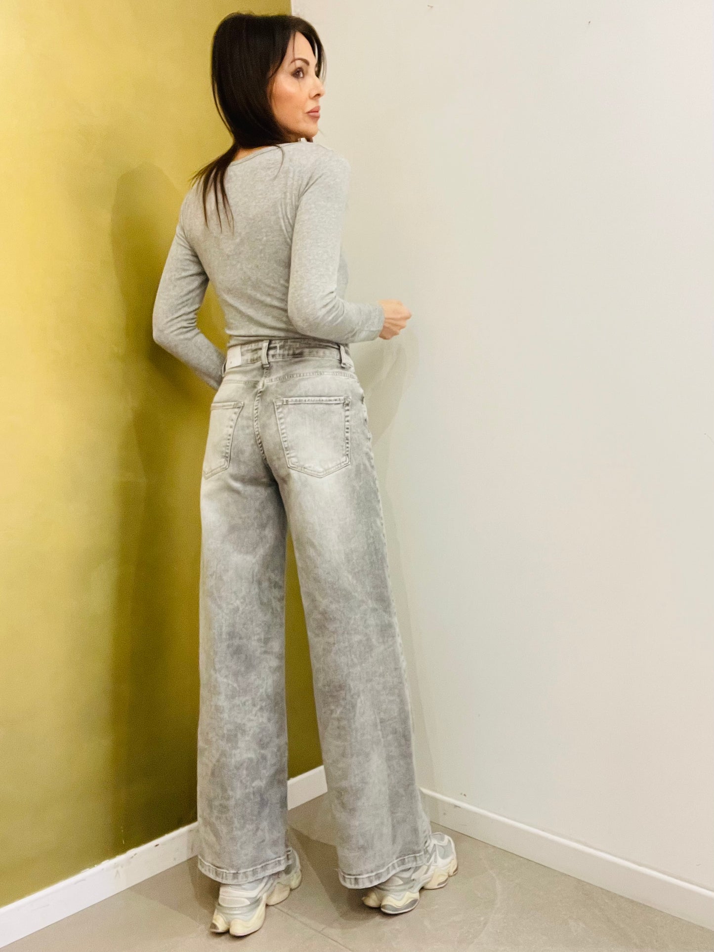 JEANS A PALAZZO MOTEL