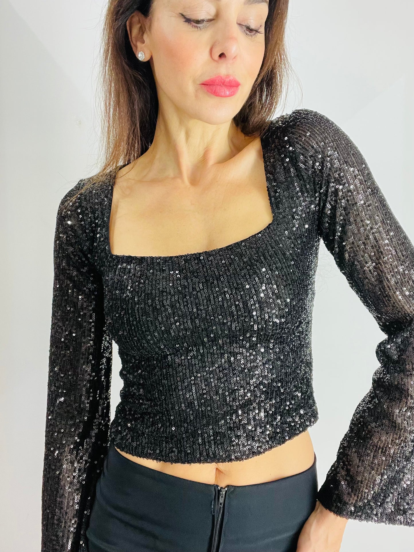 MAGLIA PAILLETTES SCOLLO QUADRATO