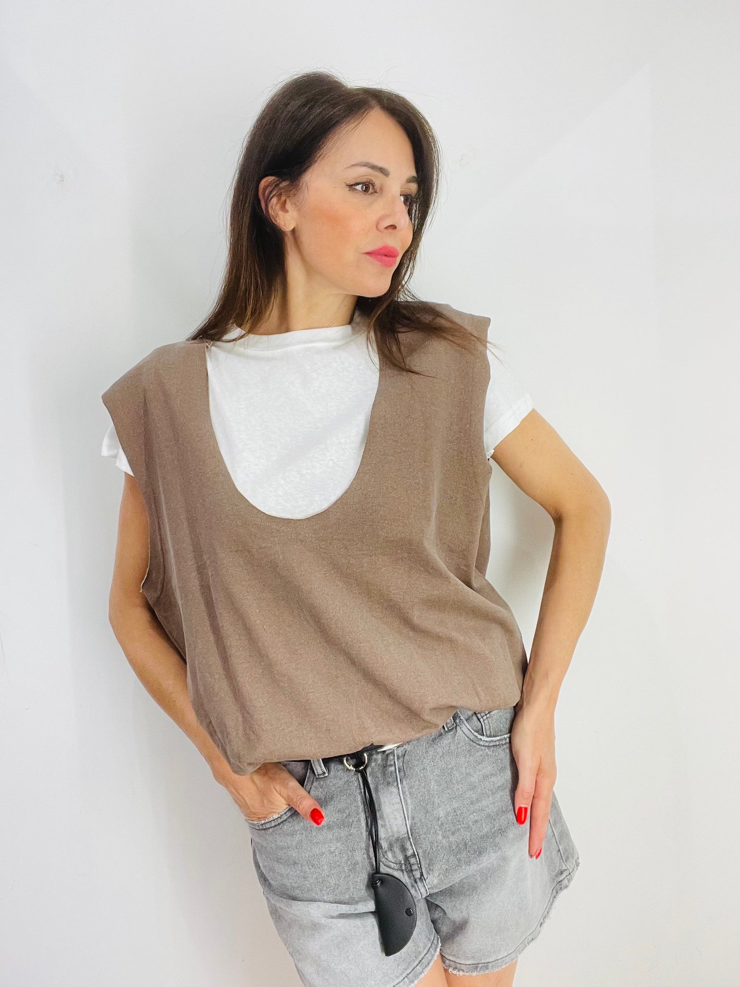 T-SHIRT CON CANOTTA
