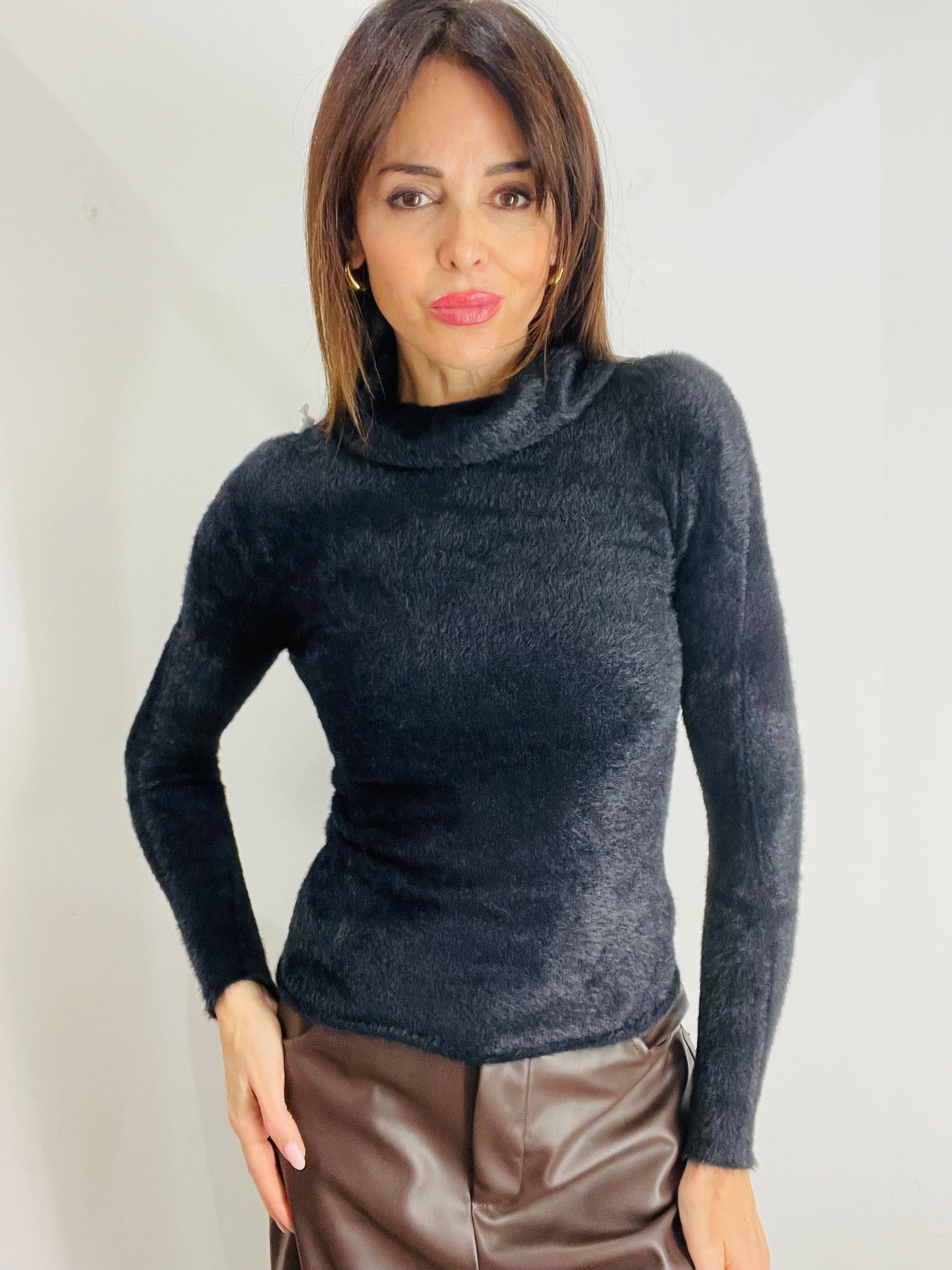 MAGLIA  PELOSETTA COLLO CIAMBELLA