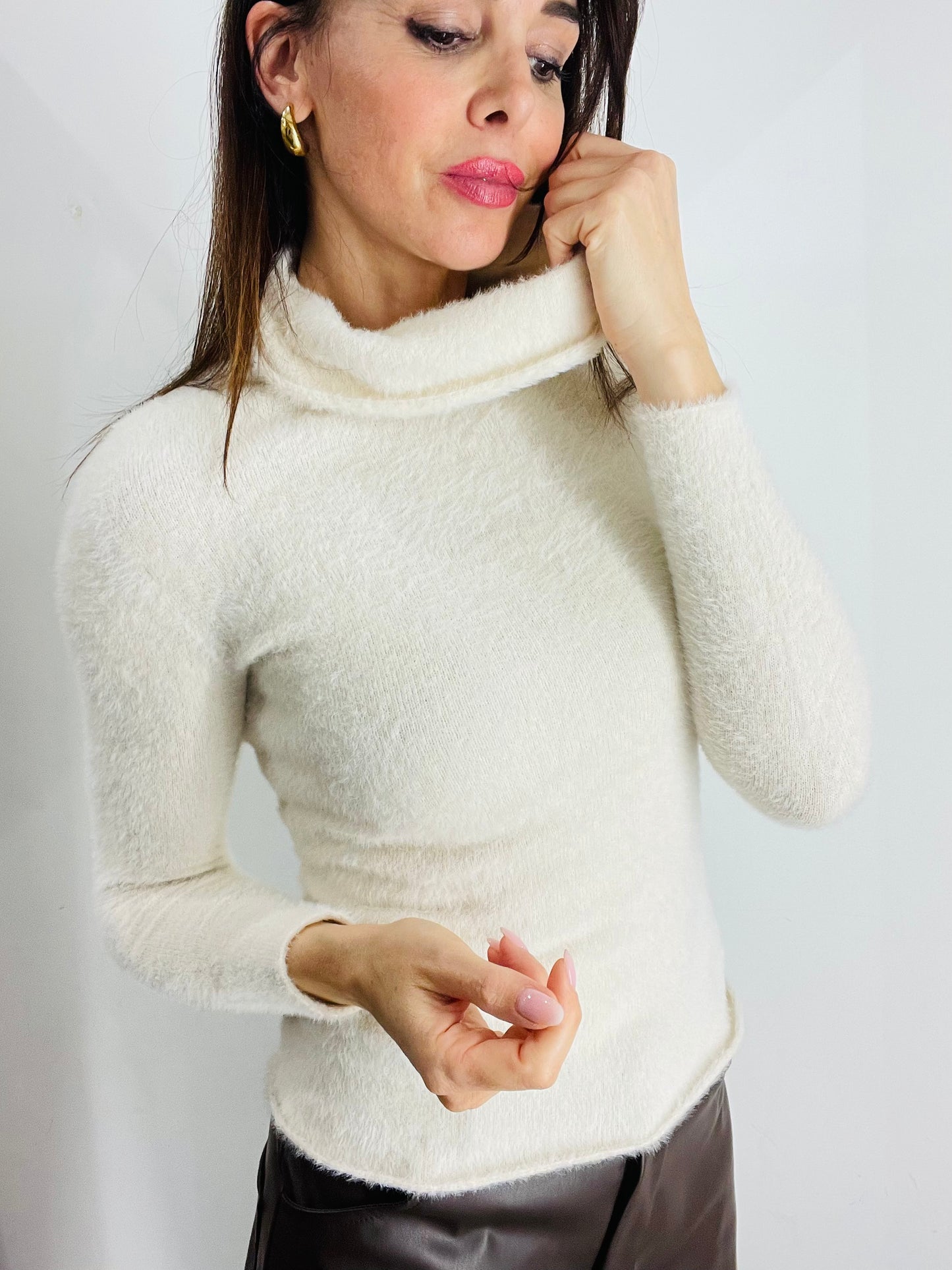 MAGLIA  PELOSETTA COLLO CIAMBELLA