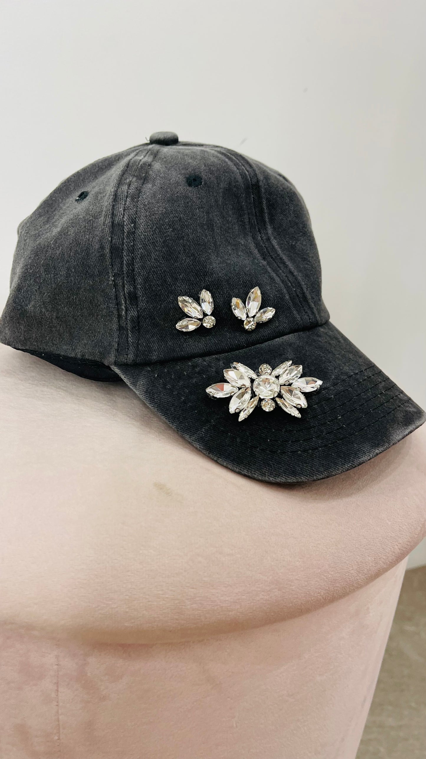 CAPPELLO VISIERA STRASS