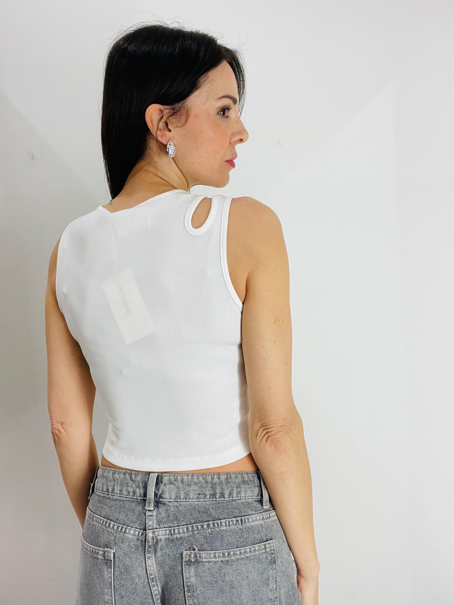 TOP CUT OUT