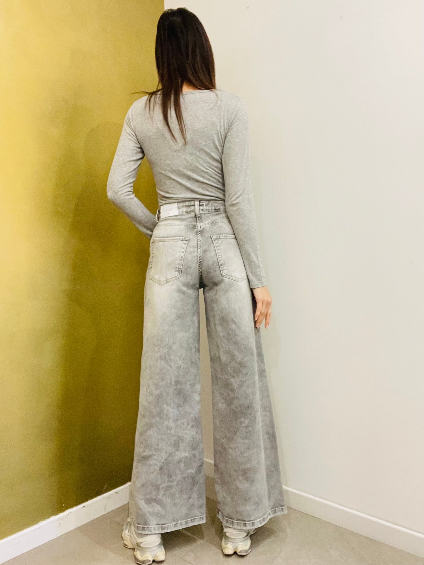JEANS A PALAZZO MOTEL